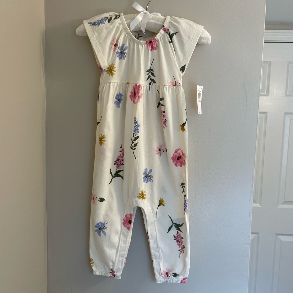 NWT Old Navy Baby Floral Jumper with Ruffle Cap Sleeves, size 12-18m